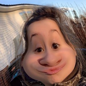 Meet your Posher, Alexis